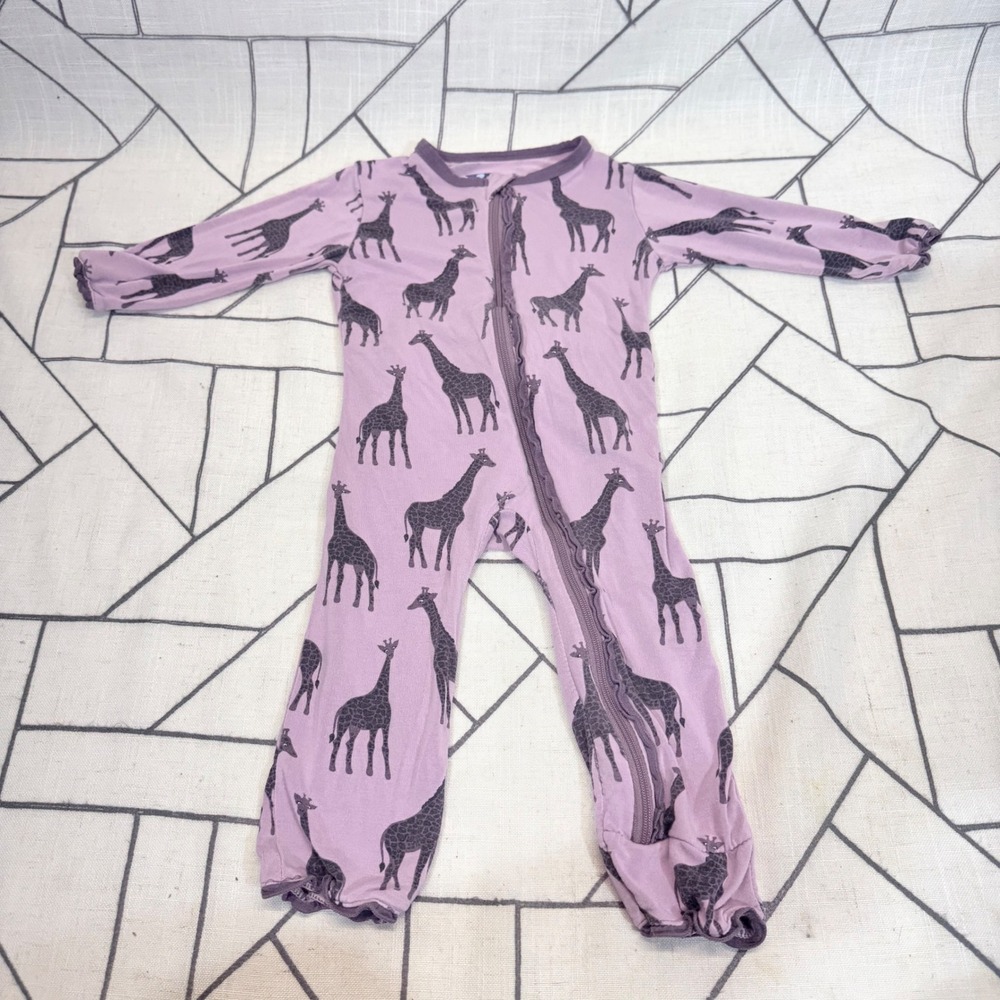KicKee Pants Footless Sleeper 6-9 Months Purple Giraffe Print Bamboo Ruffle Zip